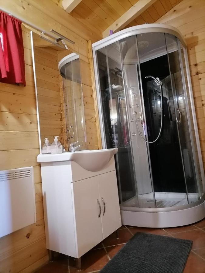 Apartma Suzy Pobegi Esterno foto